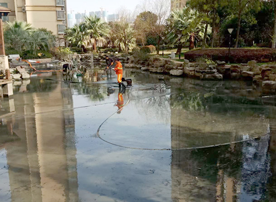 疏勒景观池淤泥清理