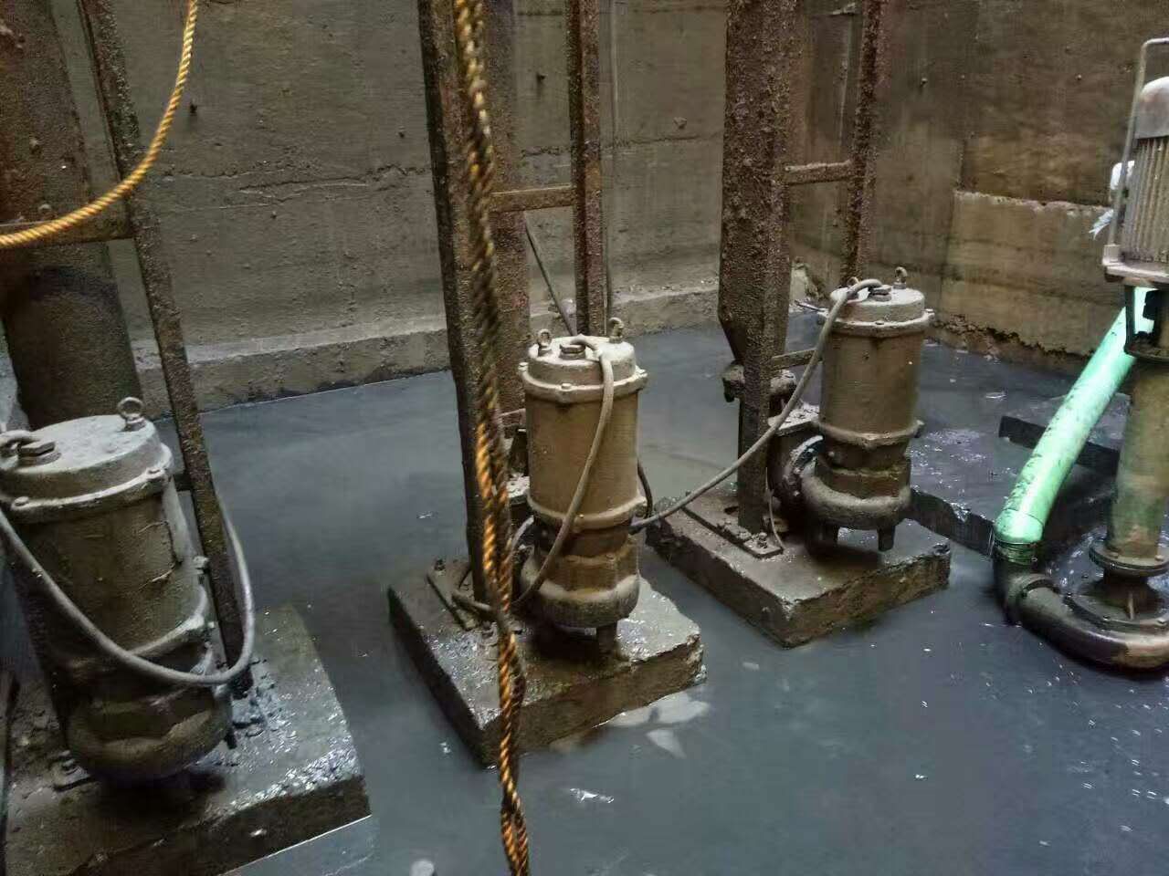 疏勒污水池清理